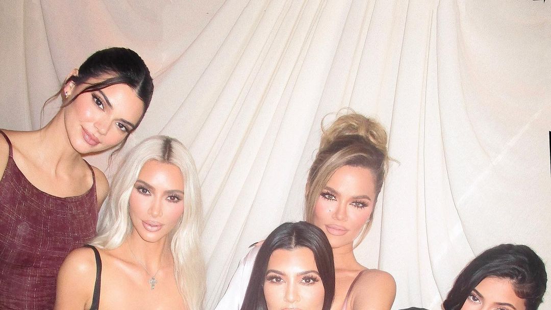 preview for Kim Kardashian wears Balenciaga to Oscars after-party