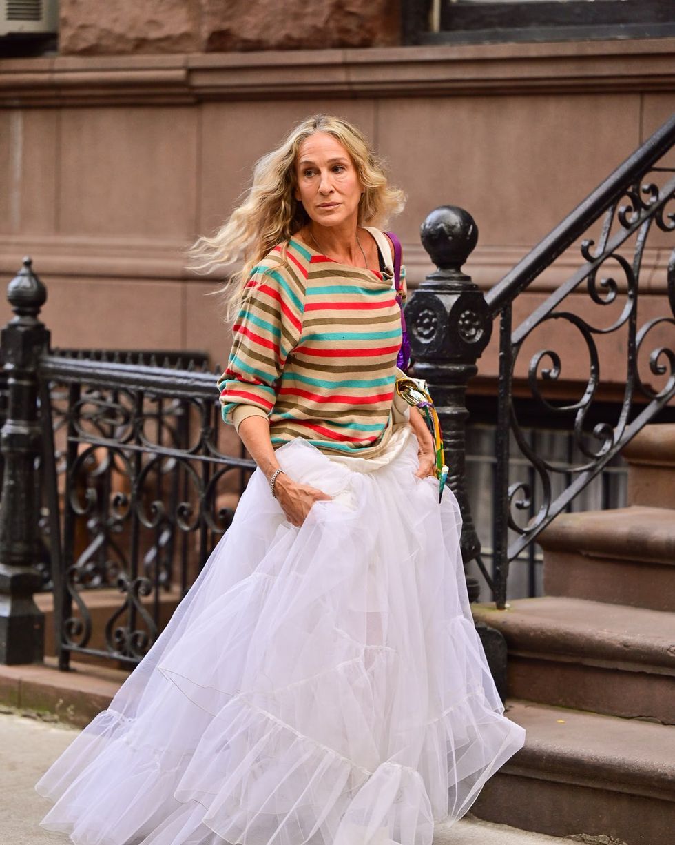 Carrie Bradshaw's Outfits: A Look at Fashion in And Just Like That, Know  Your Clothes
