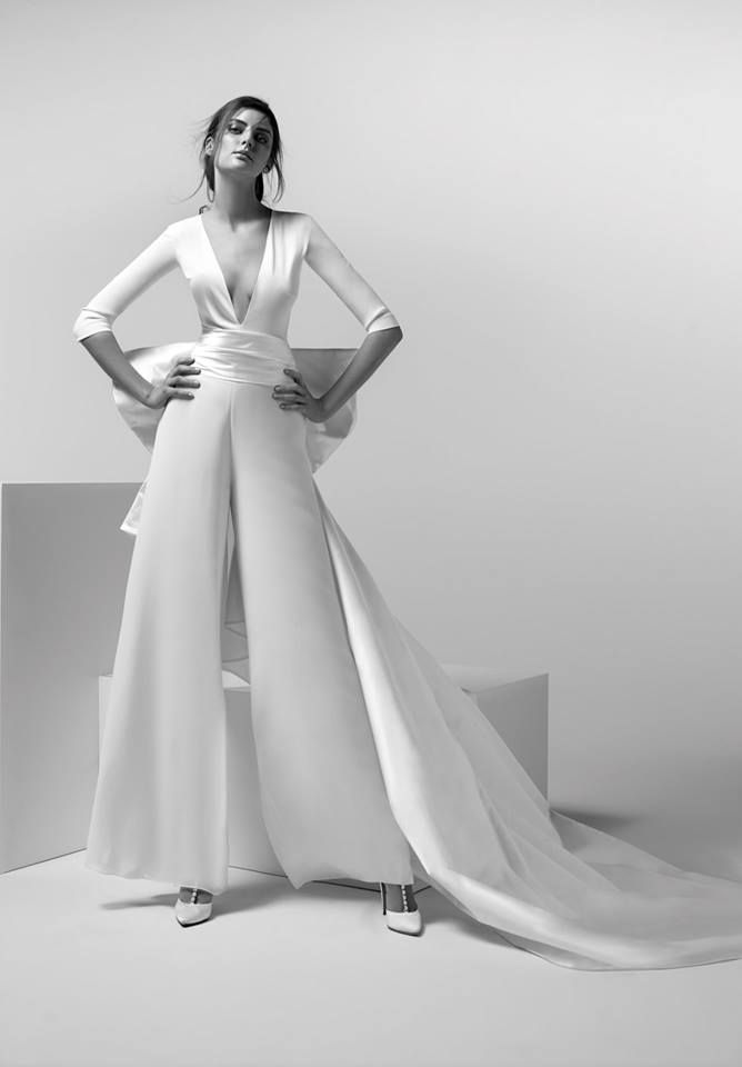 Gown, Fashion model, Dress, Wedding dress, White, Clothing, Photograph, Shoulder, Bridal clothing, Bridal accessory, 