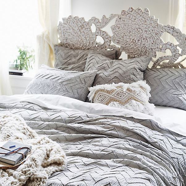 Bedding, Bed sheet, Bedroom, Room, Furniture, Duvet cover, Bed, Textile, Duvet, Pillow, 