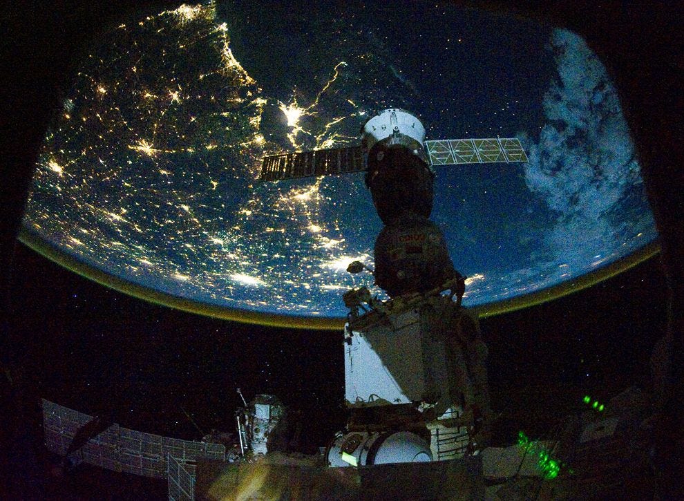 De lichten van de Amerikaanse golfkust zijn s nachts te zien in deze opname van het International Space Station van oktober 2010