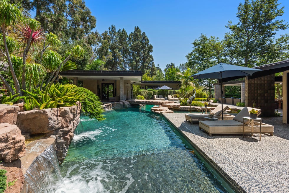 jeremy renner backyard jeremy renner backyard