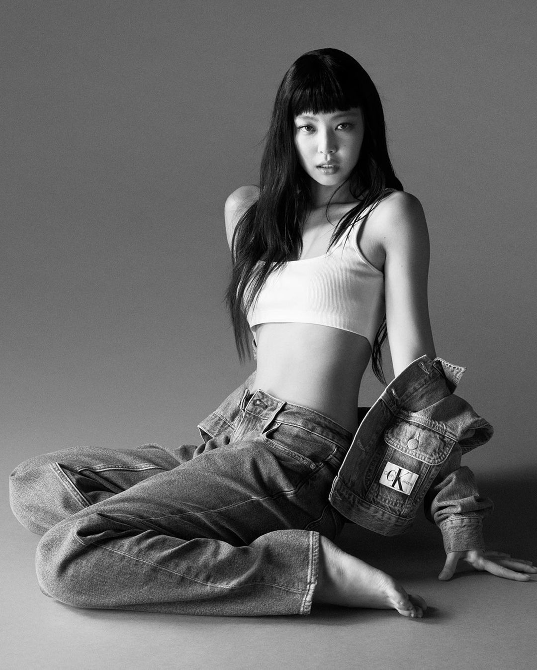 JENNIE x calvin klein】フィットジーンズ ベージュ-