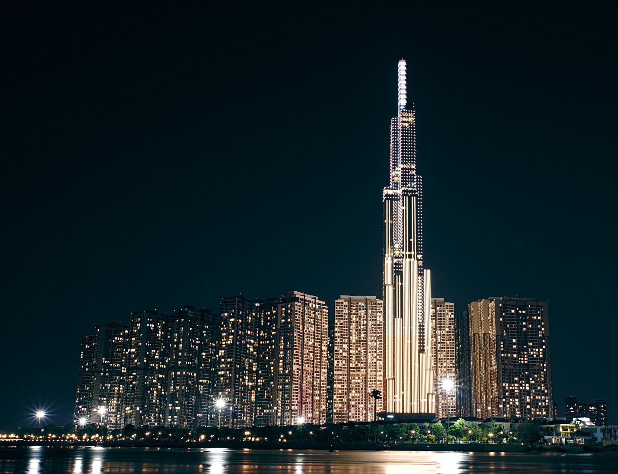 tallest building in canada at night