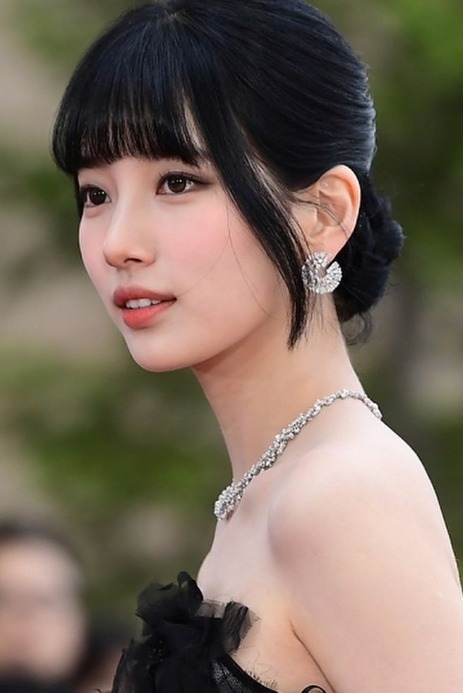 秀智suzy新劇《我的女神室友斗娜》即將上映！「百想女神」秀智歷年珠寶腕錶紅毯造型精選解析