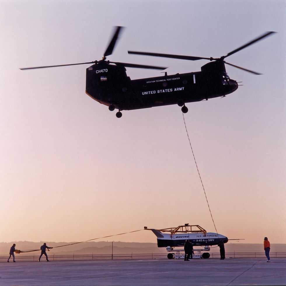 Helicopter, Boeing ch-47 chinook, Boeing vertol ch-46 sea knight, Rotorcraft, Aircraft, Helicopter rotor, Vehicle, Piasecki hup retriever, Aviation, Military helicopter, 