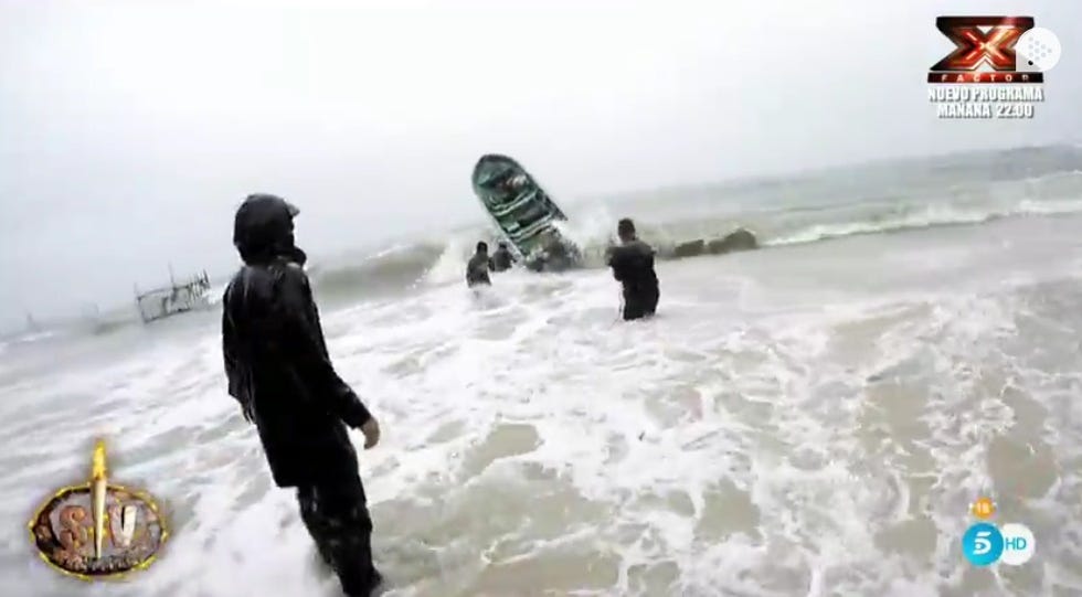 Boardsport, Snow, Fun, Surface water sports, Extreme sport, Winter, Kitesurfing, Tourism, Winter storm, Wind wave, 