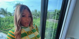 serena williams accessorized her cozy knit gucci set with her baby bump