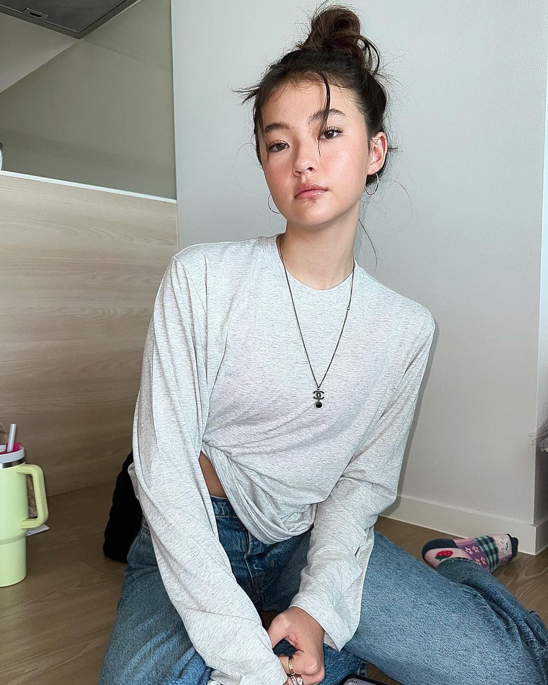 Meovv正式出道!成員Ella Gross被稱小Jennie、背景是什麼?15歲當遍各大名牌模特兒