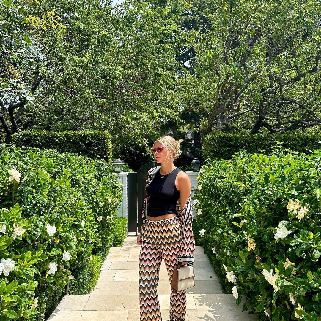 Sofia Richie Grainge's Zigzag Lounge Pants and Woven Bag Are Perfect for Summer