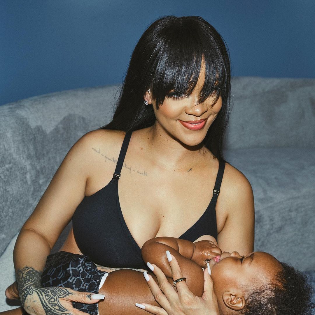 Pregnant Rihanna's Sports Bra: Photos – Hollywood Life