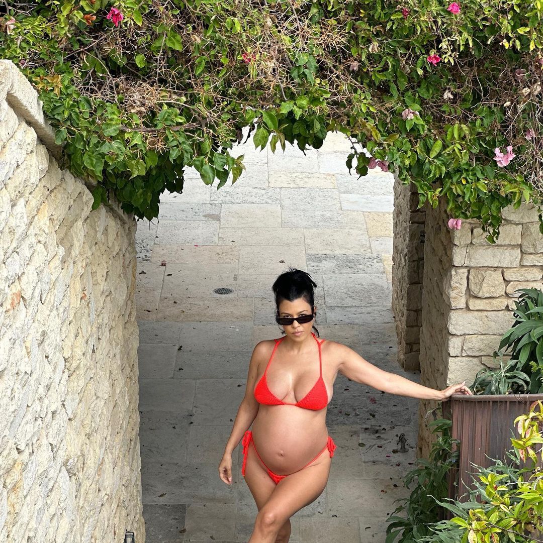 kim kardashian pregnant bikini