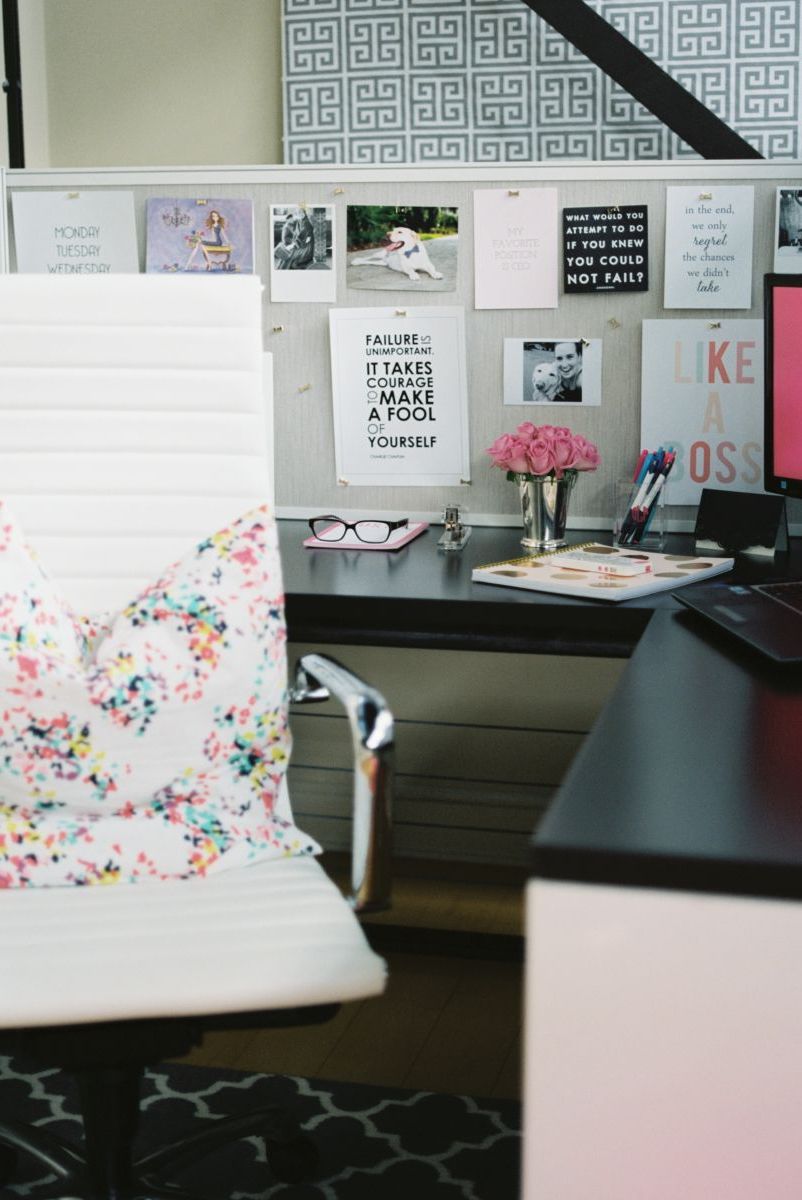 Spice up your working place with awesome cubicle decor ideas
