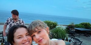 taylor swift and selena gomez are on holiday together