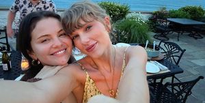 taylor swift and selena gomez are on holiday together