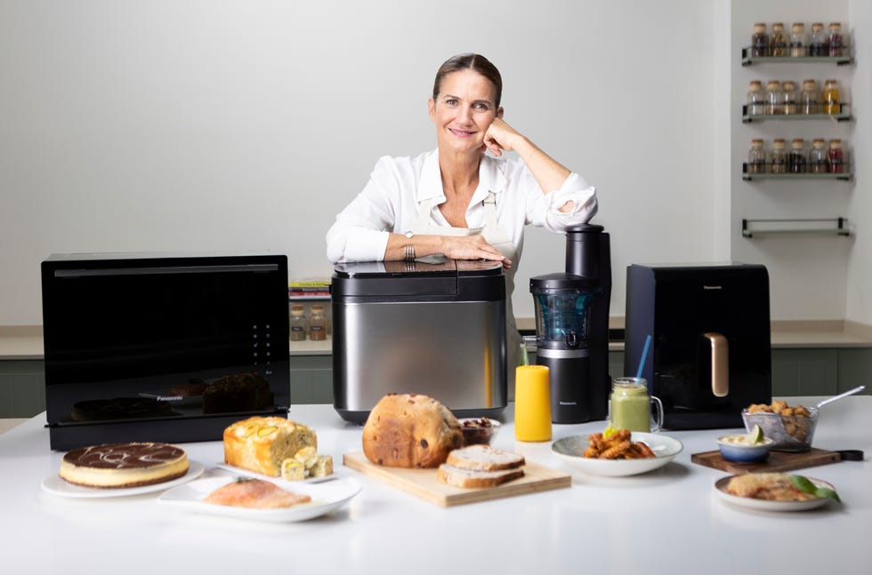 samantha vallejo nagera con electrodomesticos panasonic
