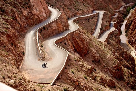 Bergweg in de MiddenAtlas Marokko