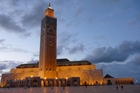 De Hassan IImoskee in Casablanca Marokko Het is de grootste van Marokko en de minaret is de hoogste ter wereld 210 meter
