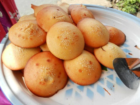 Banh tieu in Vietnam