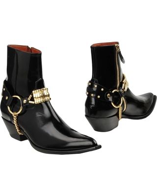 Footwear, Boot, Shoe, Buckle, Joint, Fashion accessory, Leather, Durango boot, Riding boot, Ankle, 