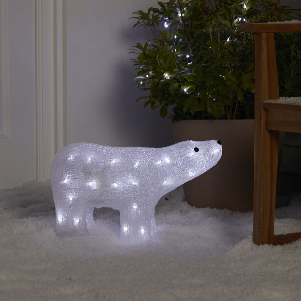B&Q's Christmas Range Includes Wreaths, Outdoor Lights, Stockings