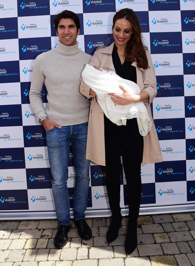 Eva González y Cayetano Rivera, felices con su pequeño