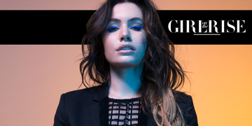 Lip, Hairstyle, Chin, Eyebrow, Eyelash, Style, Iris, Beauty, Fashion, Electric blue, 