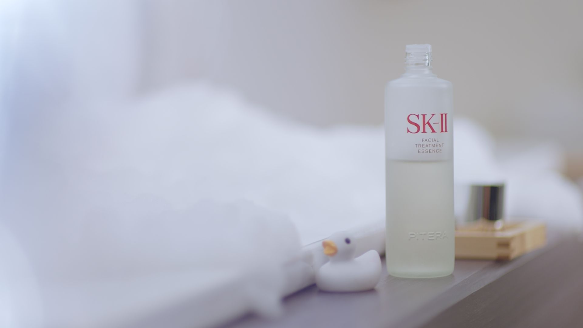 有村架純 SK2 FACIAL TREATMENT ESSENCE ポスター