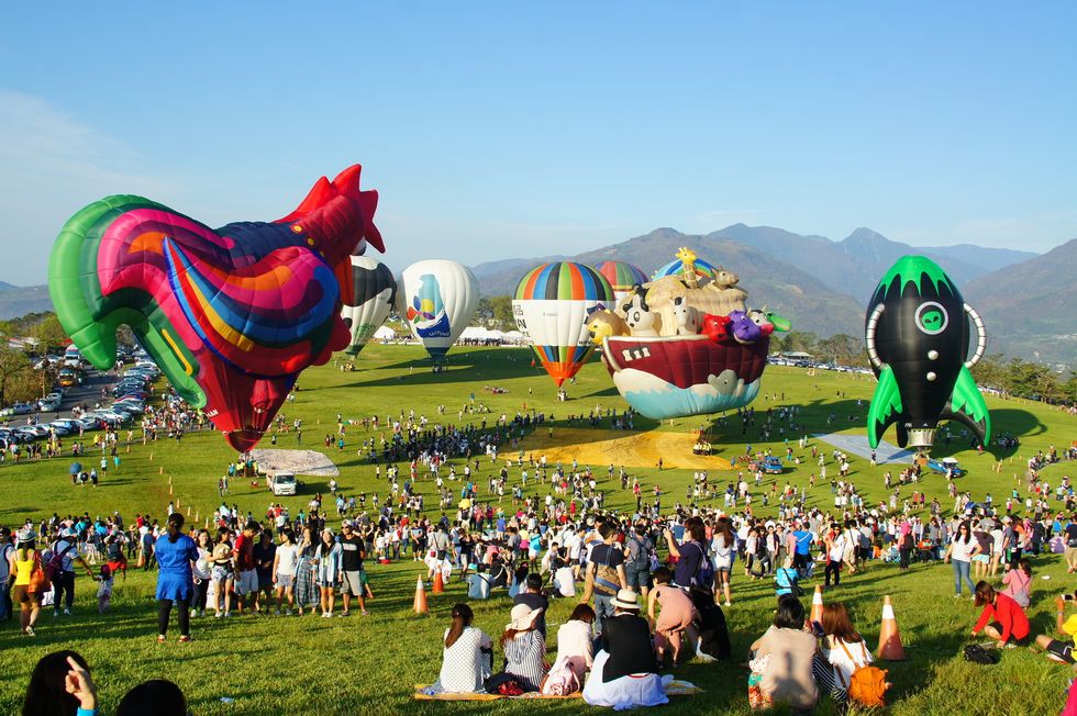 Inflatable, Fun, Sky, Grass, Games, Balloon, Leisure, Grassland, Festival, Crowd, 