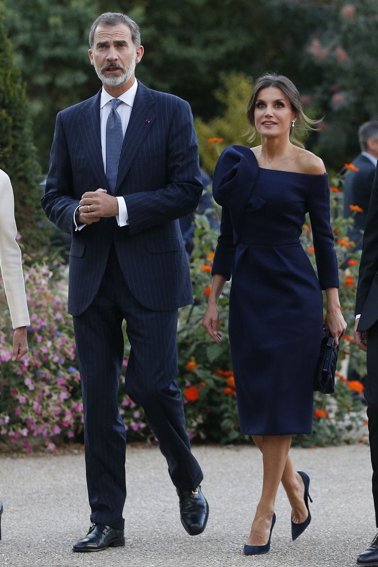 Suit, Clothing, Dress, Formal wear, Fashion, Standing, Footwear, White-collar worker, Event, Tuxedo, 