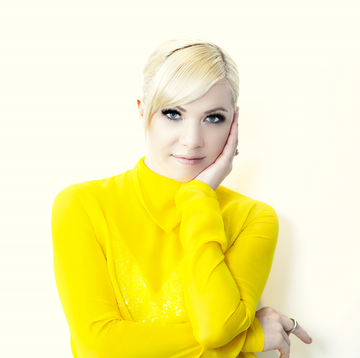 Hair, Yellow, Blond, Hairstyle, Fashion, Lip, Smile, Sleeve, Outerwear, Neck, 