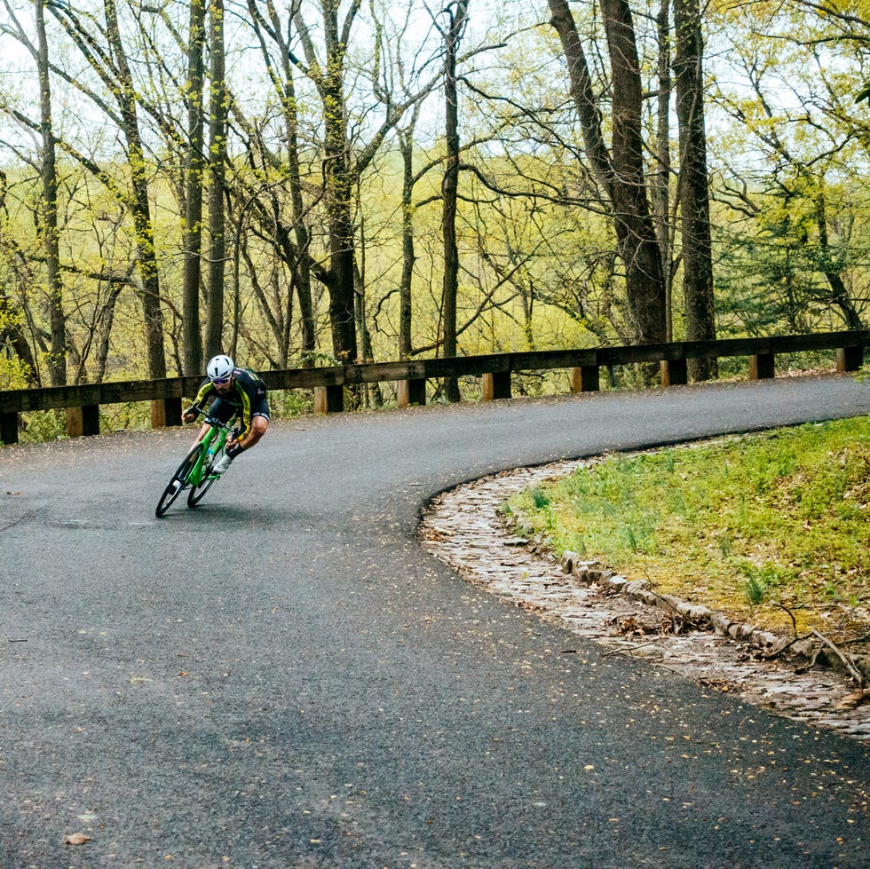 davey leaning in to a corner