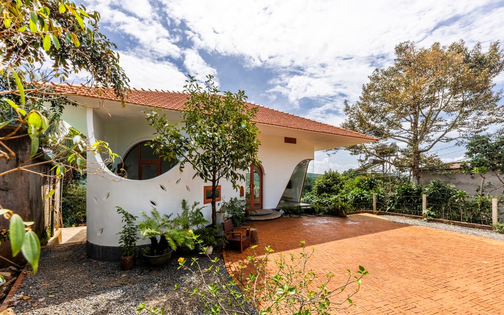 arquitectura organica, curvas y materiales naturales para una casa que redefine el concepto de hogar en un entorno tropical
