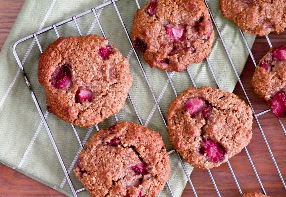 Dish, Food, Baking, Ingredient, Cuisine, Dessert, Baked goods, Cookies and crackers, Cookie, Finger food, 