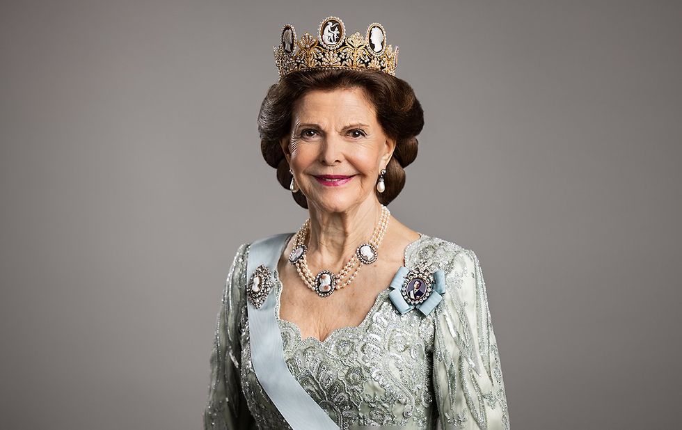 Bliv klar stil Dam The Swedish Royal Family's New Portraits Show Off Some Spectacular Tiaras
