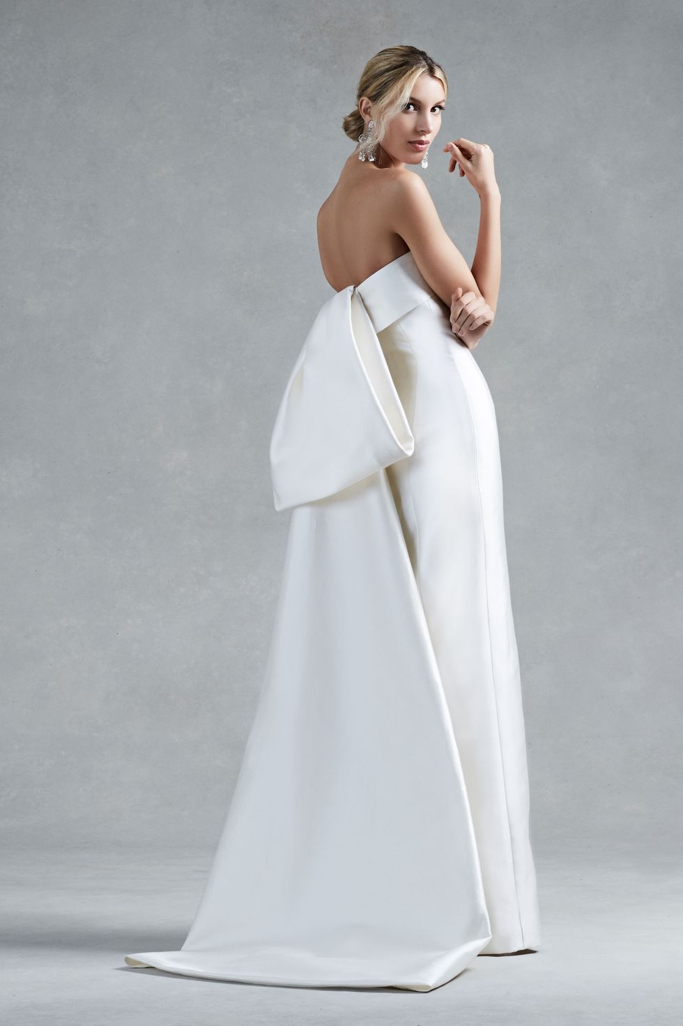 16 Best Fall Wedding Dresses - Designer Fall 2017 Bridal Gown