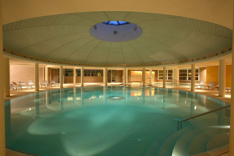 Swimming pool, Leisure centre, Property, Building, Ceiling, Thermae, Architecture, Leisure, Interior design, Thermal bath, 