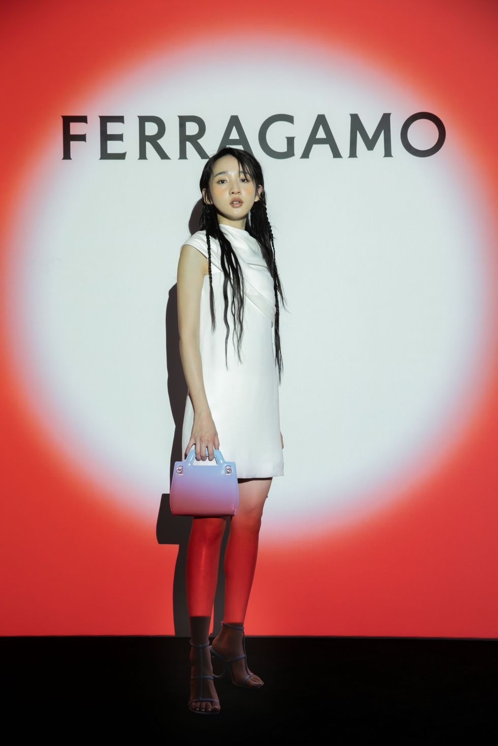 ferragamo重現米蘭超現實沙境，全系列春夏新裝鞋包都在這！