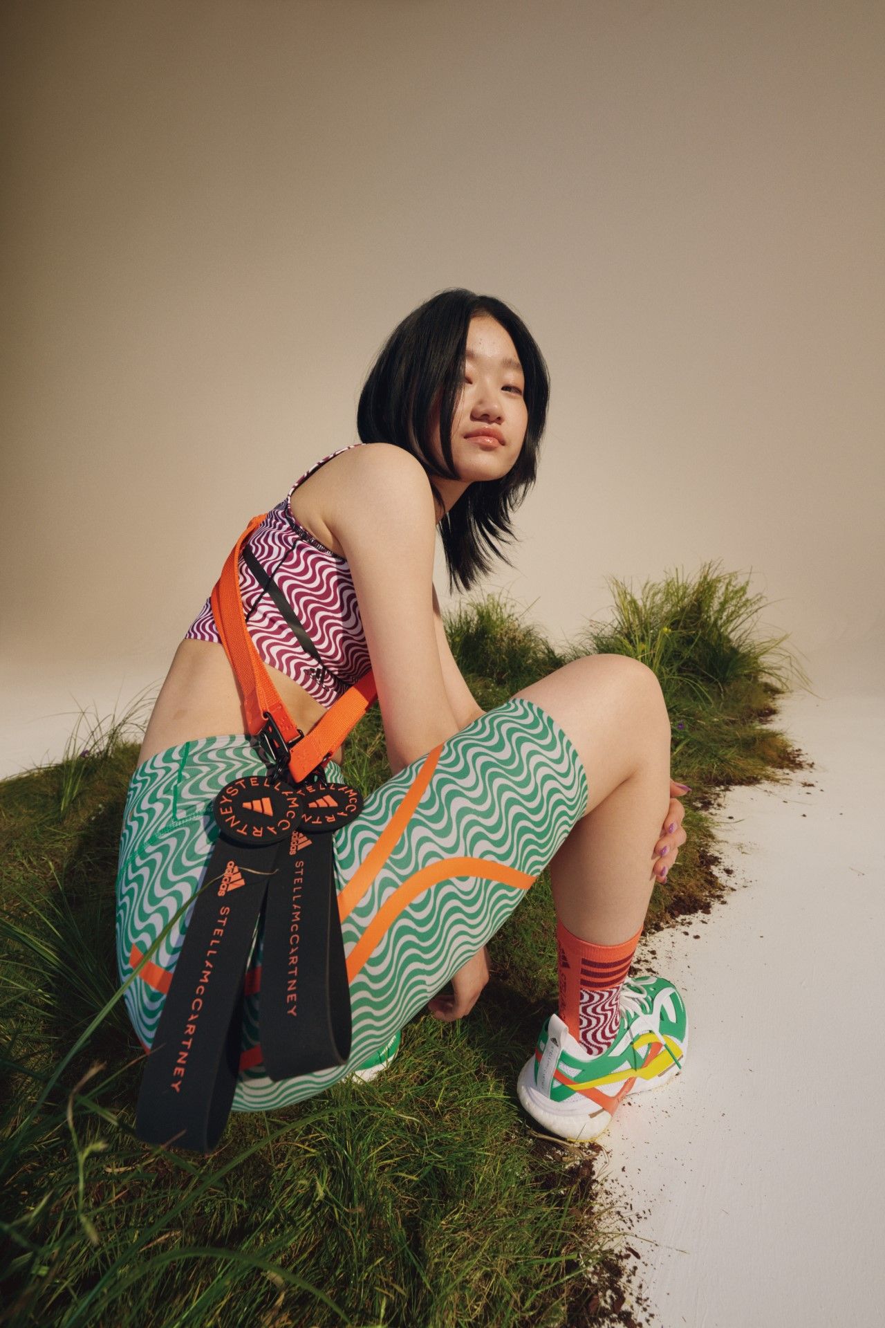 adidas by Stella McCartney以「愛地球從日常開始」用夏日印花、無性別