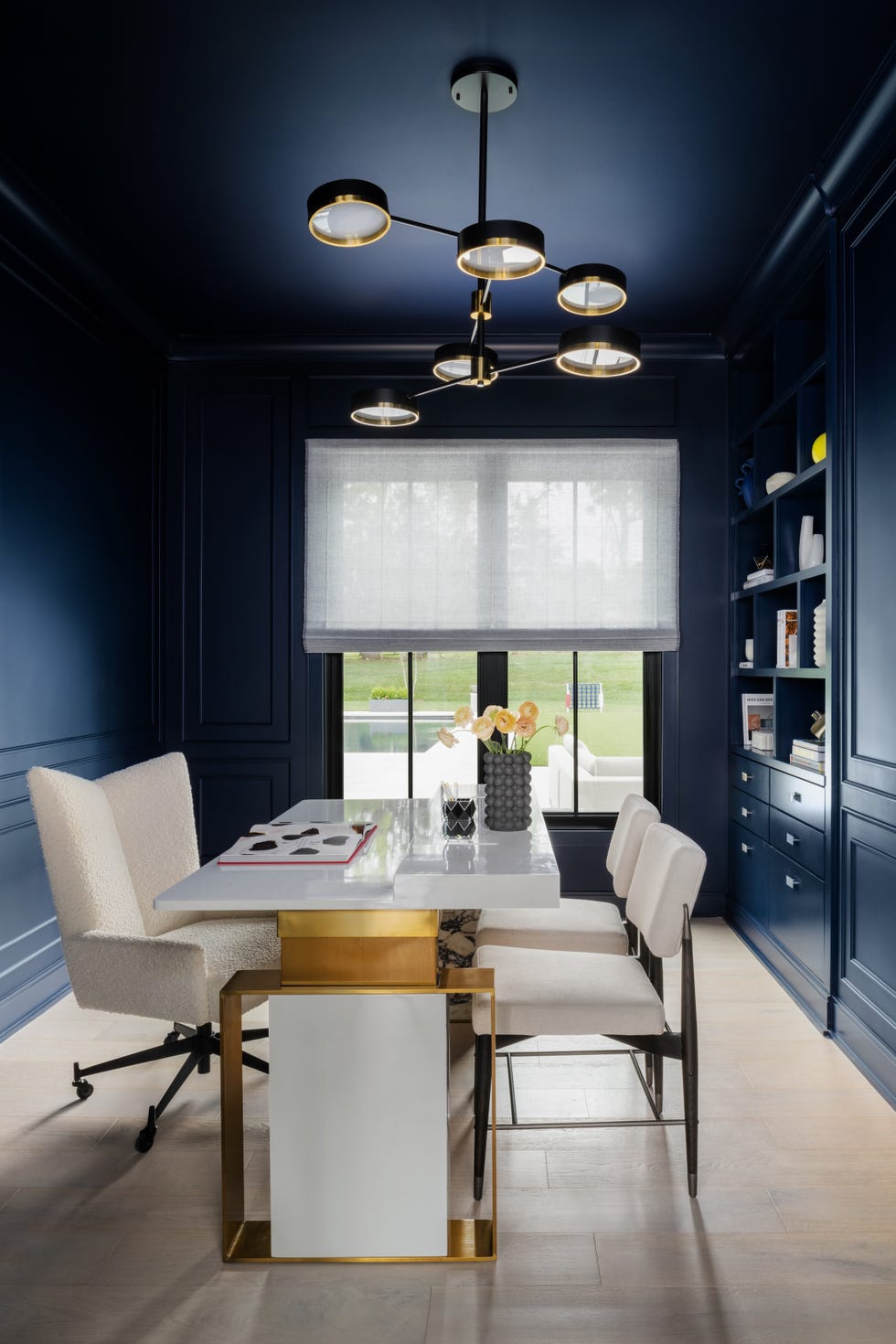 casa nueva pensada para crecer en familia con materiales duraderos y un interiorismo elegante y funcional