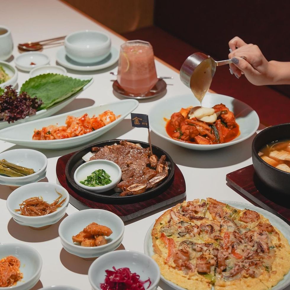 台中屋馬再推新品牌！韓式燒肉「金韓食」洋釀帶骨牛小排、韓式蟹膏拌飯，菜單＋營業時間