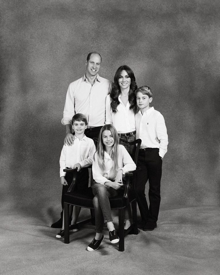 a group of people posing for a photo, prince and princess of wales family