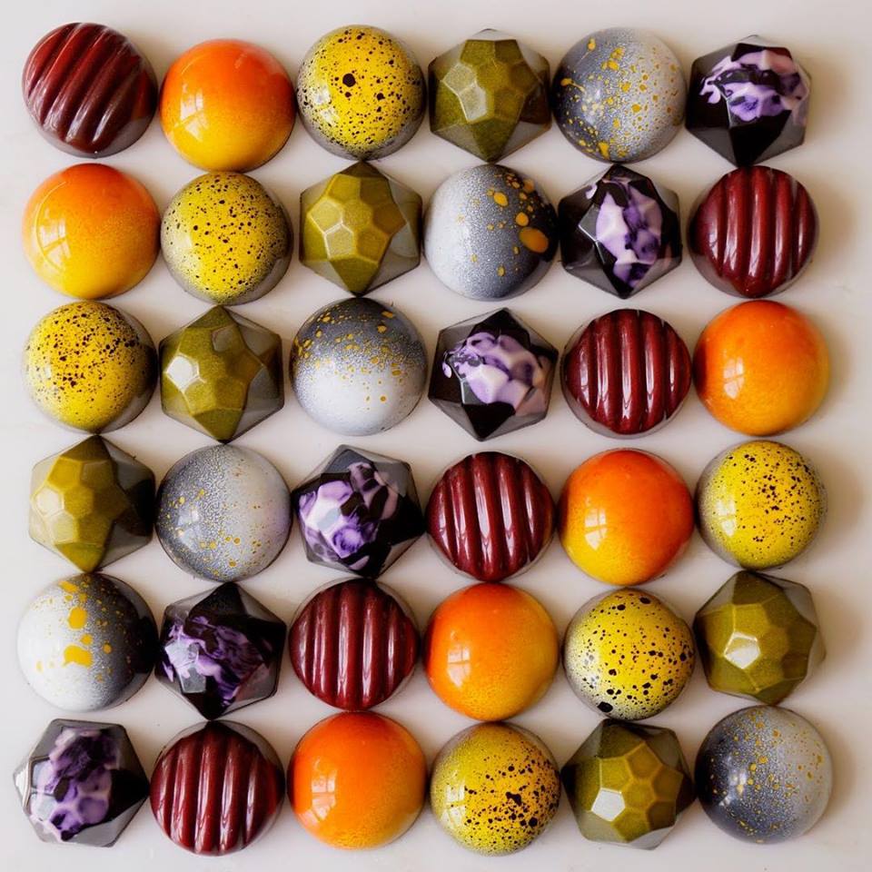 Bead, Easter egg, Fashion accessory, Food, Easter, Art, 