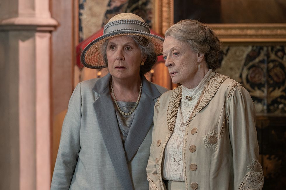4178d03901282rc2penelope wilton stars as isobel merton and maggie smith as violet grantham in downton abbey a new era, a focus features release  credit ben blackall  ©2022 focus features llc