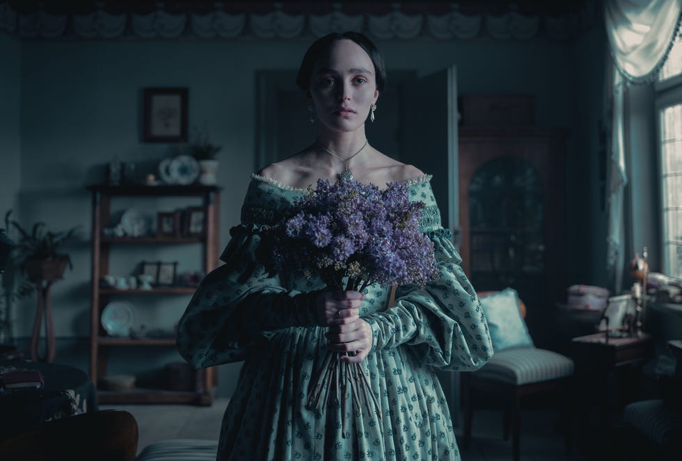 4193_d015_00007_rc lily rose depp stars as ellen hutter in director robert eggers’ nosferatu, a focus features release.credit: aidan monaghan / © 2024 focus features llc 4193_d015_00007_rc lily rose depp stars as ellen hutter in director robert eggers’ nosferatu, a focus features release.credit: aidan monaghan / © 2024 focus features llc