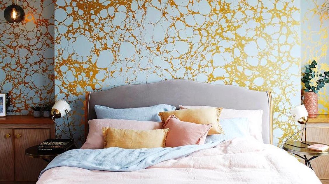 Transforma tu dormitorio con el papel pintado 