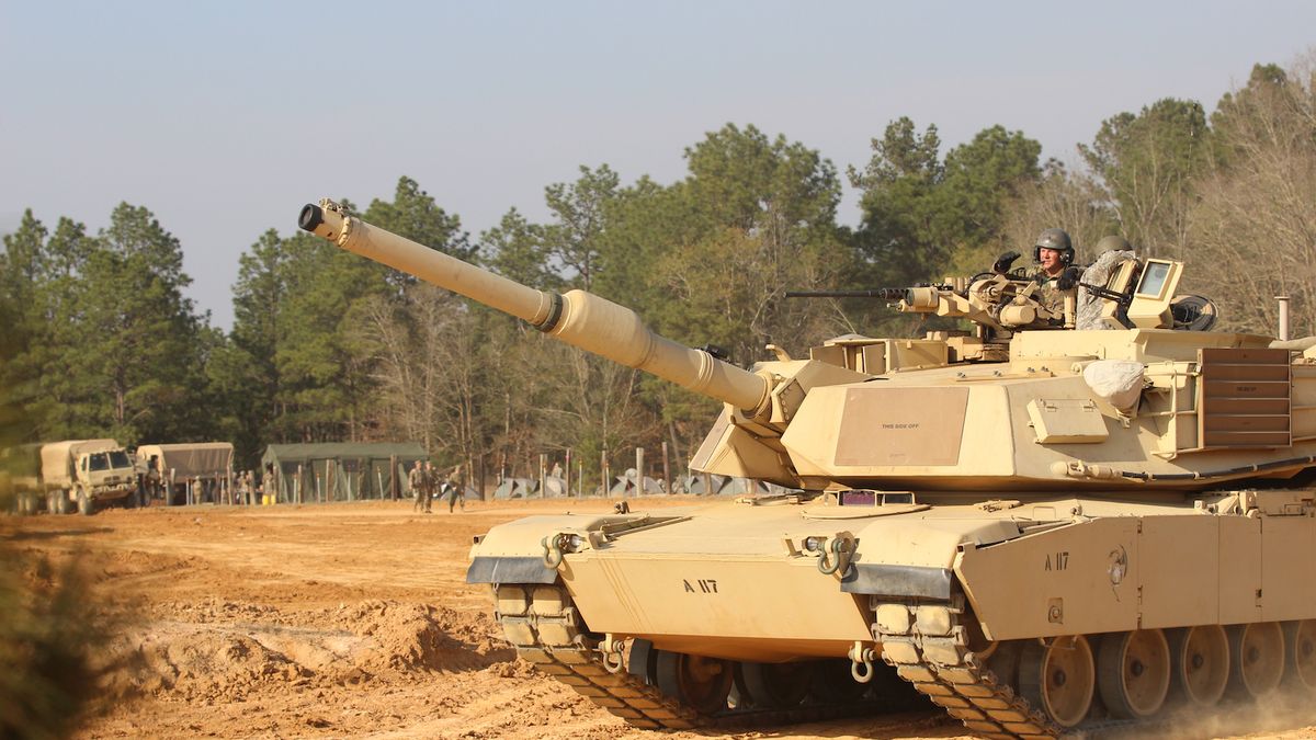 Combat vehicle, Tank, Self-propelled artillery, Vehicle, Military vehicle, Military, Mode of transport, Gun turret, Army, 