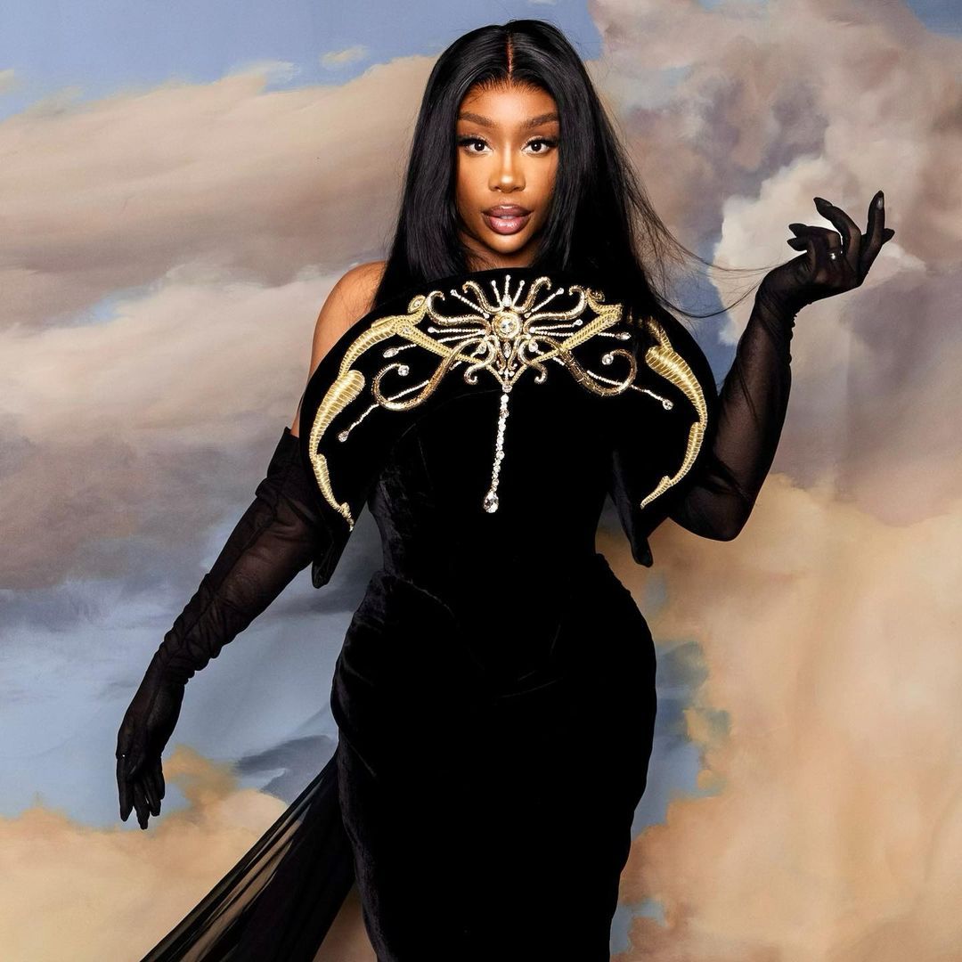 SZA Looks Majestic in a Radiant Velvet Gown for the 2024 Grammys