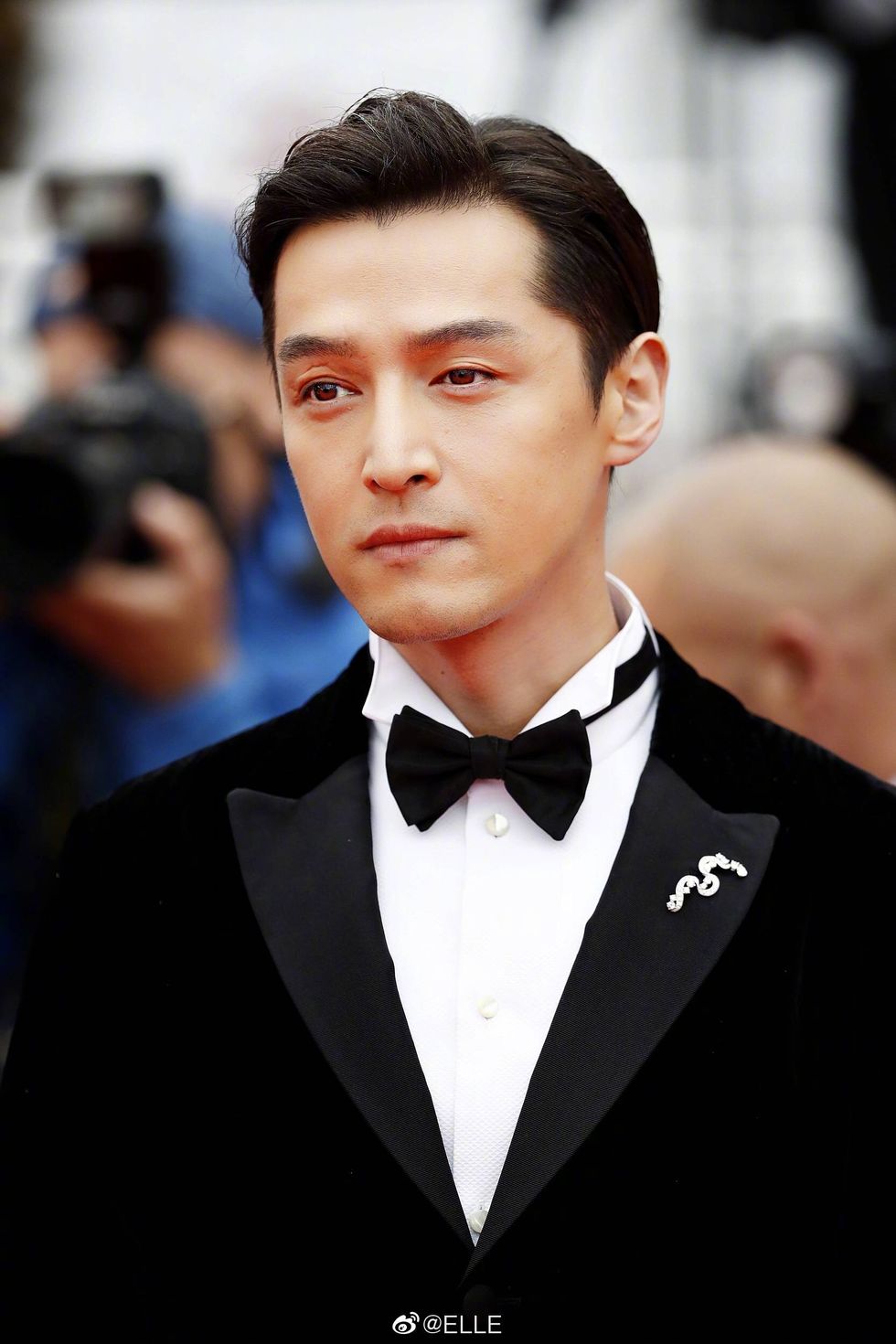 Hair, Suit, Formal wear, Hairstyle, Chin, Forehead, Tuxedo, Fashion, White-collar worker, Premiere, 
