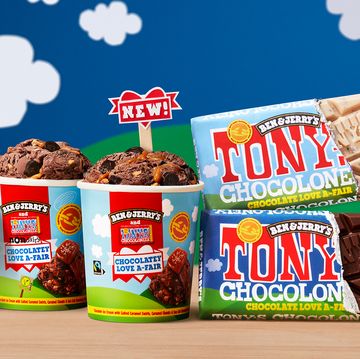 vier producten waarbij tonys chocolonely en ben  jerrys de handen in een hebben geslagen in hun missie naar 100 procent slaafvrije cacao